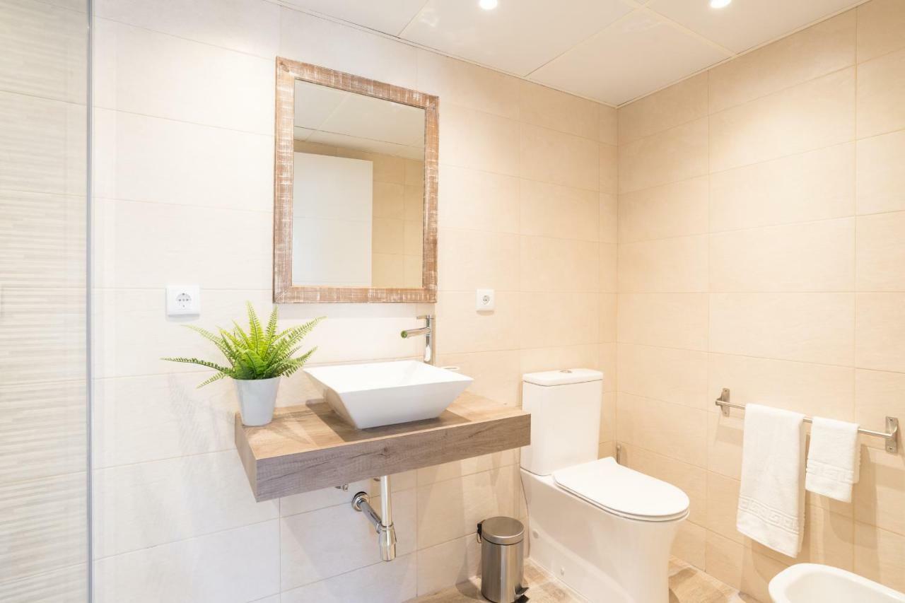 Stunning Spacious City Apartment With Free Parking Μάλαγα Εξωτερικό φωτογραφία