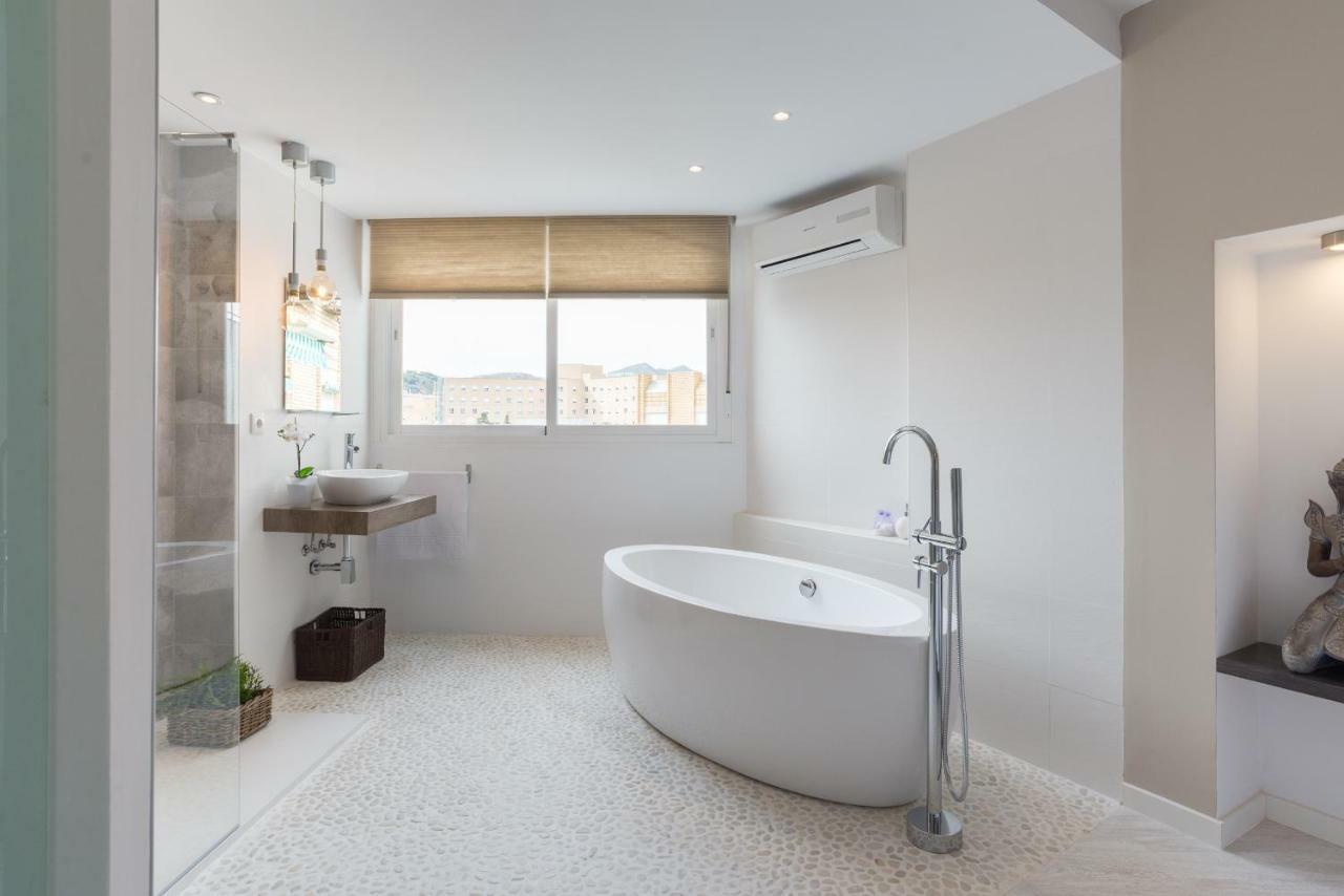 Stunning Spacious City Apartment With Free Parking Μάλαγα Εξωτερικό φωτογραφία