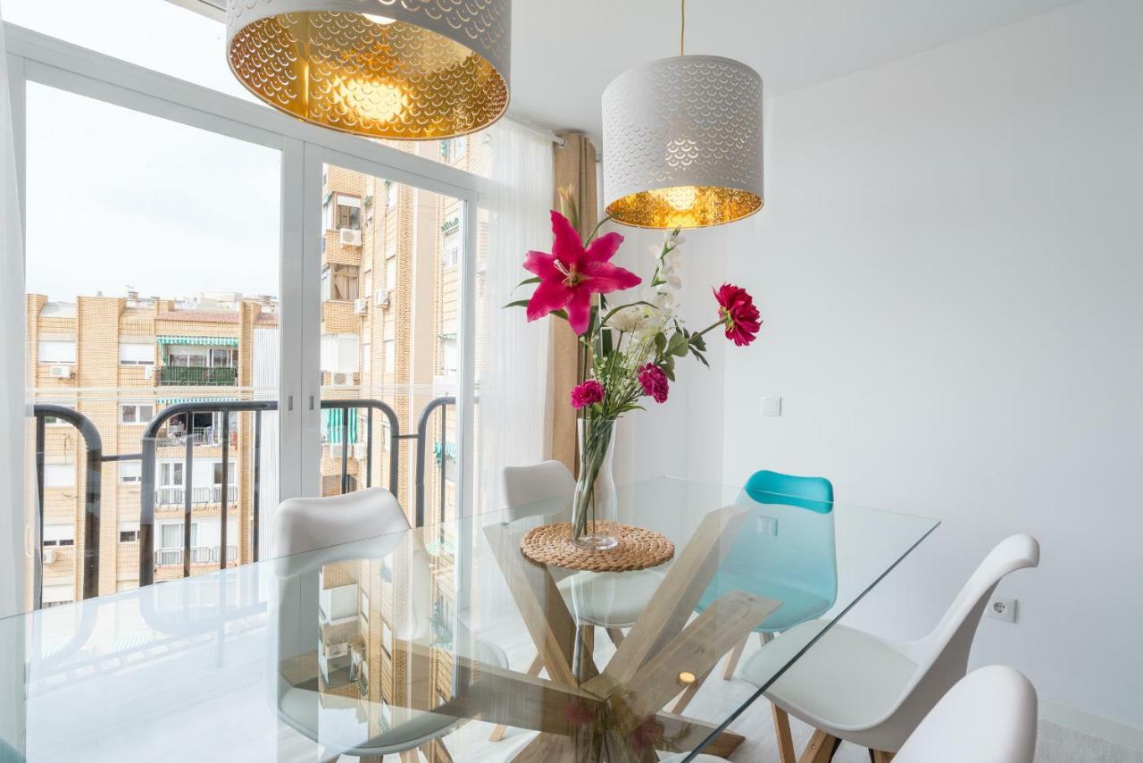 Stunning Spacious City Apartment With Free Parking Μάλαγα Εξωτερικό φωτογραφία
